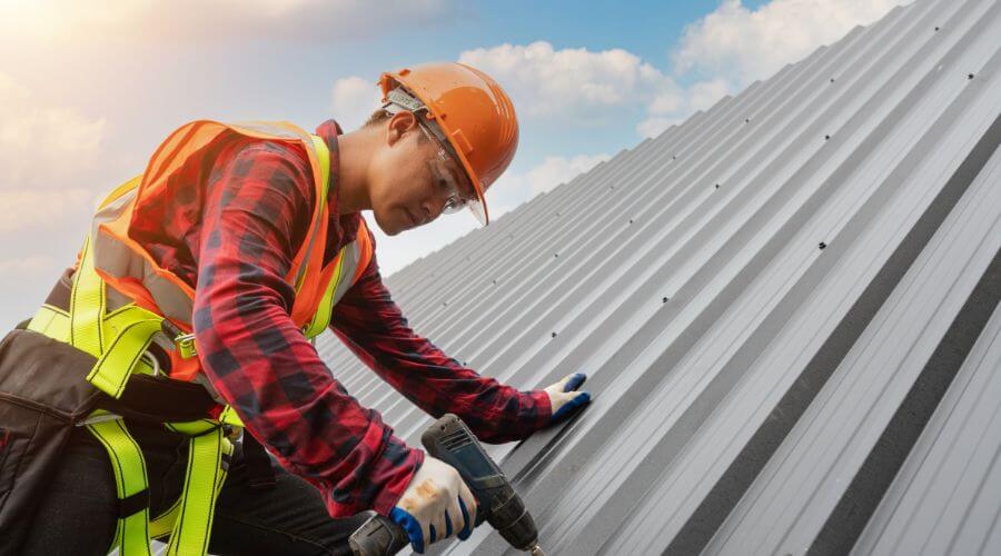 Professional gutter cleaning in New Franken, WI
